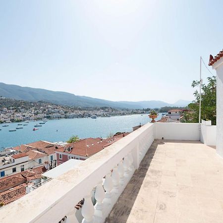 Traditional House Under The Clock Tower With Sweet View Poros Town Zewnętrze zdjęcie