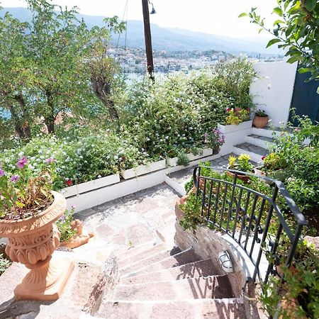 Traditional House Under The Clock Tower With Sweet View Poros Town Zewnętrze zdjęcie