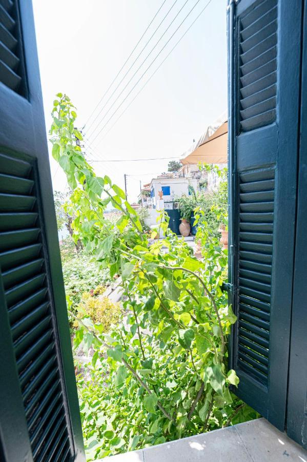 Traditional House Under The Clock Tower With Sweet View Poros Town Zewnętrze zdjęcie