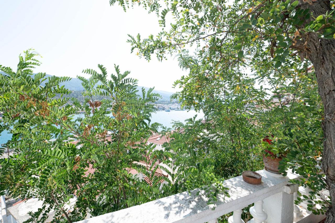 Traditional House Under The Clock Tower With Sweet View Poros Town Zewnętrze zdjęcie