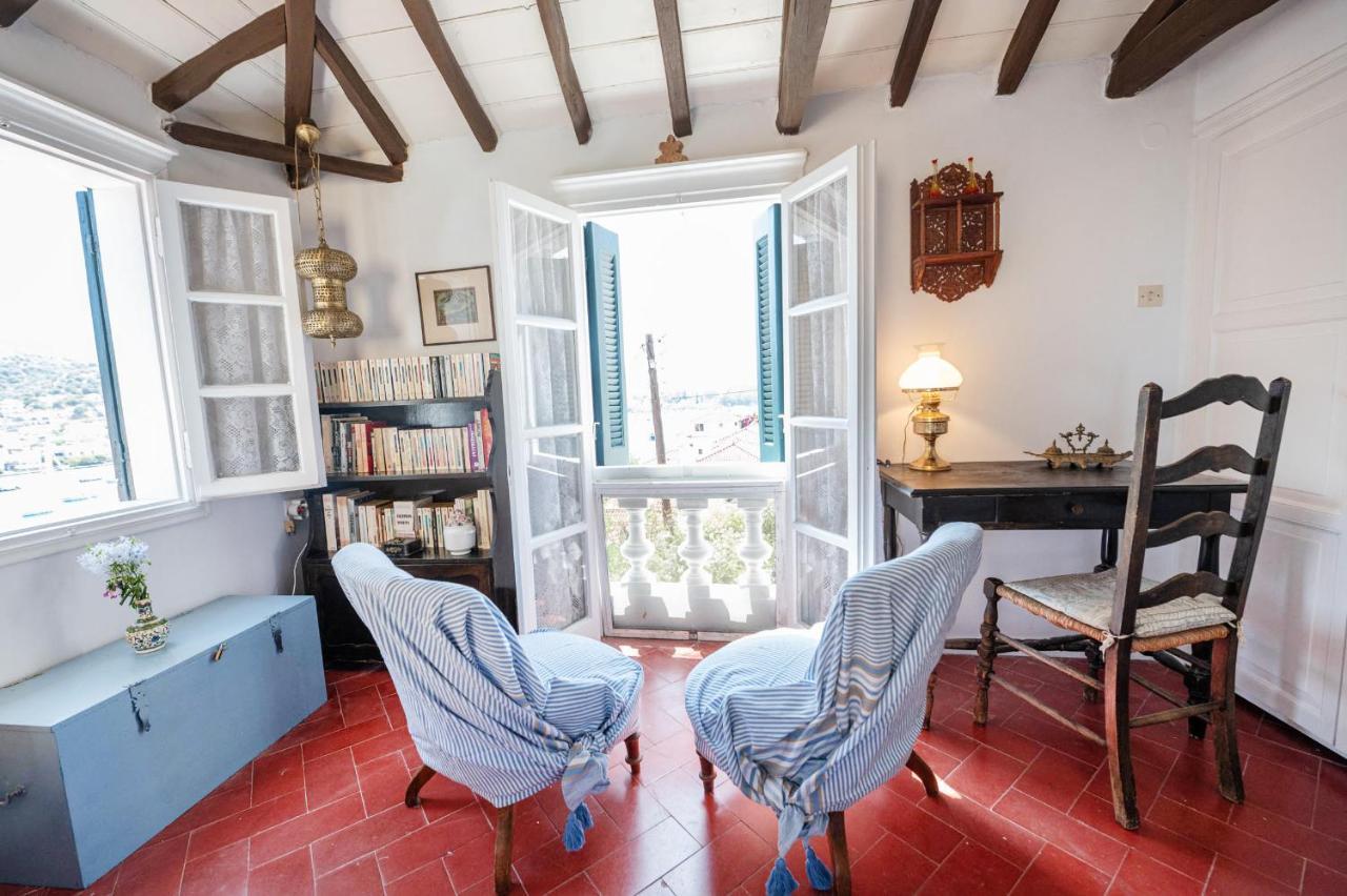 Traditional House Under The Clock Tower With Sweet View Poros Town Zewnętrze zdjęcie