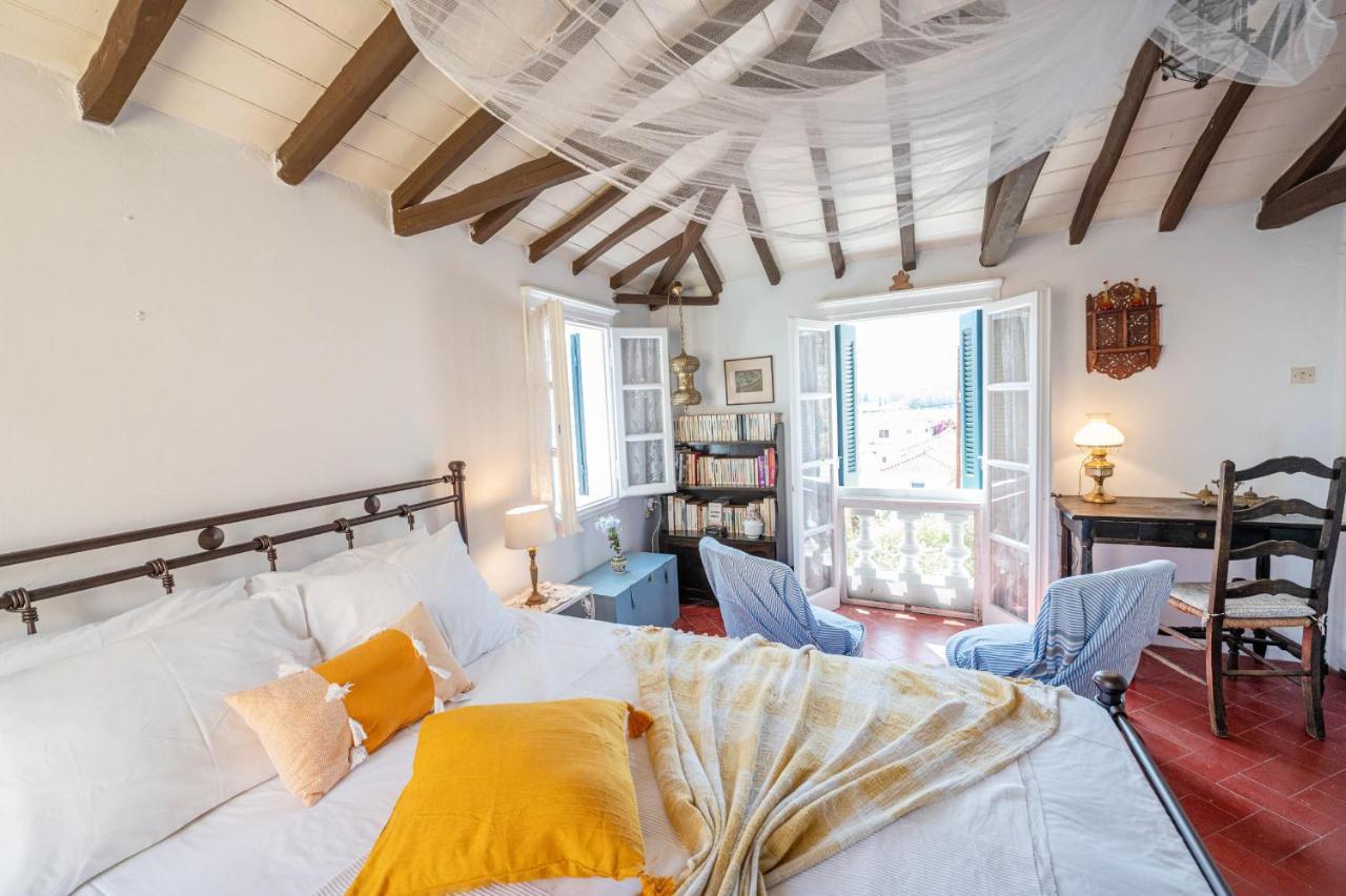 Traditional House Under The Clock Tower With Sweet View Poros Town Zewnętrze zdjęcie
