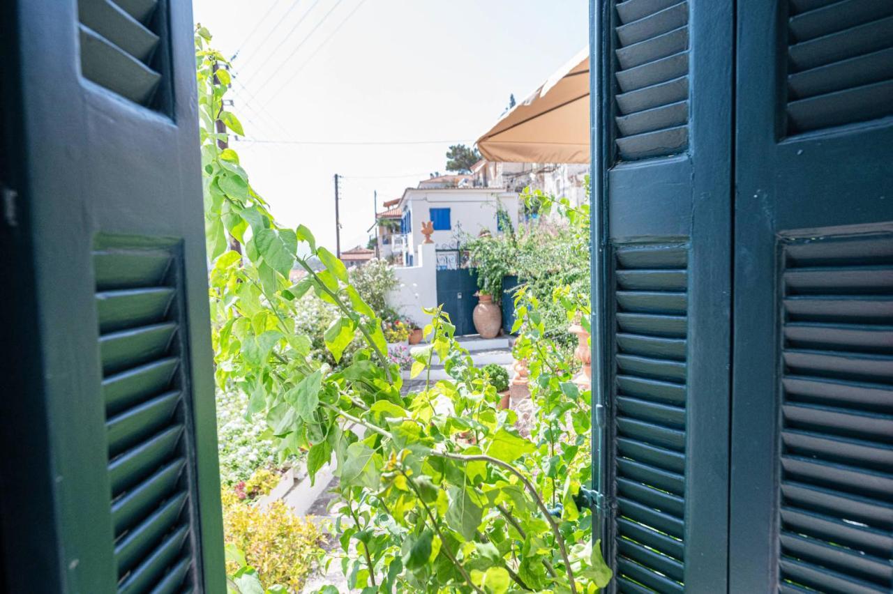 Traditional House Under The Clock Tower With Sweet View Poros Town Zewnętrze zdjęcie