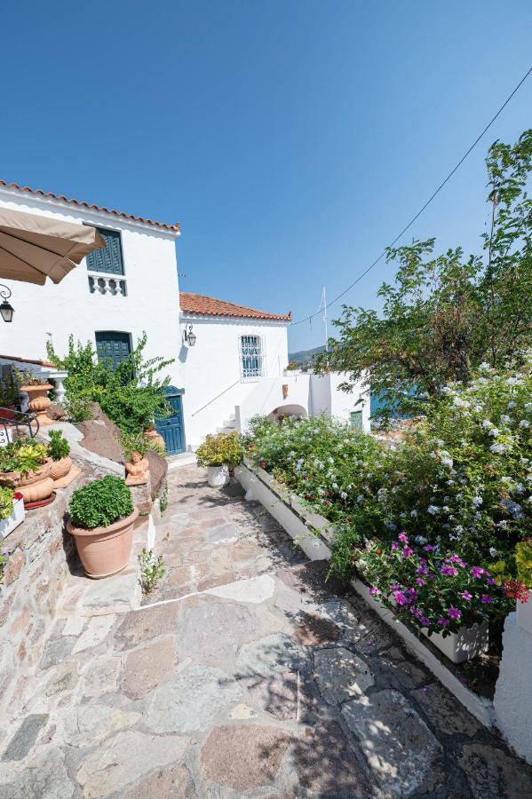 Traditional House Under The Clock Tower With Sweet View Poros Town Zewnętrze zdjęcie