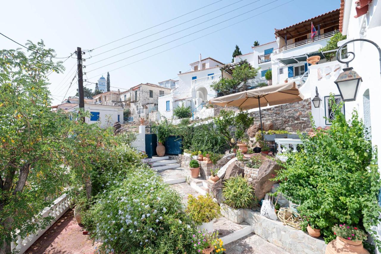 Traditional House Under The Clock Tower With Sweet View Poros Town Zewnętrze zdjęcie