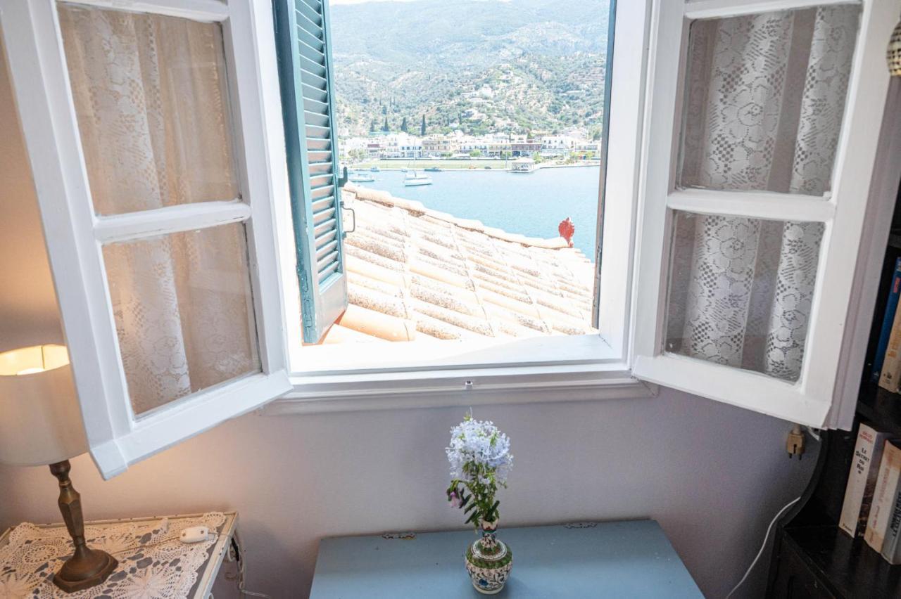 Traditional House Under The Clock Tower With Sweet View Poros Town Zewnętrze zdjęcie