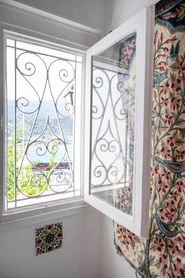 Traditional House Under The Clock Tower With Sweet View Poros Town Zewnętrze zdjęcie