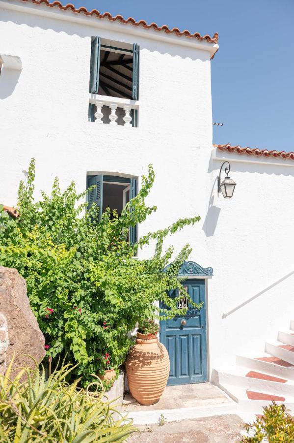 Traditional House Under The Clock Tower With Sweet View Poros Town Zewnętrze zdjęcie
