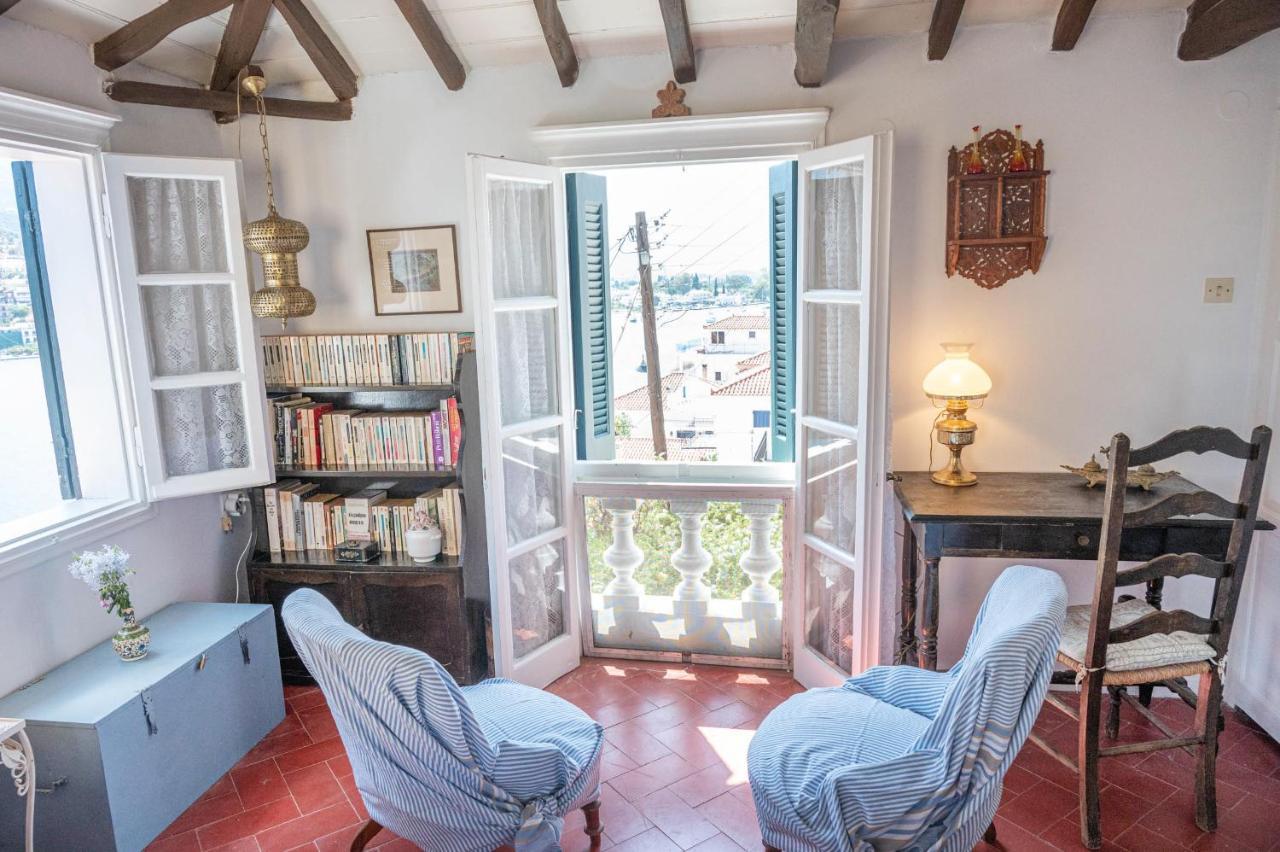 Traditional House Under The Clock Tower With Sweet View Poros Town Zewnętrze zdjęcie