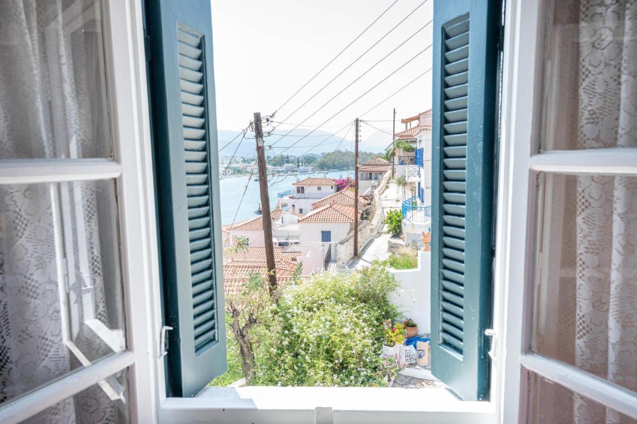 Traditional House Under The Clock Tower With Sweet View Poros Town Zewnętrze zdjęcie